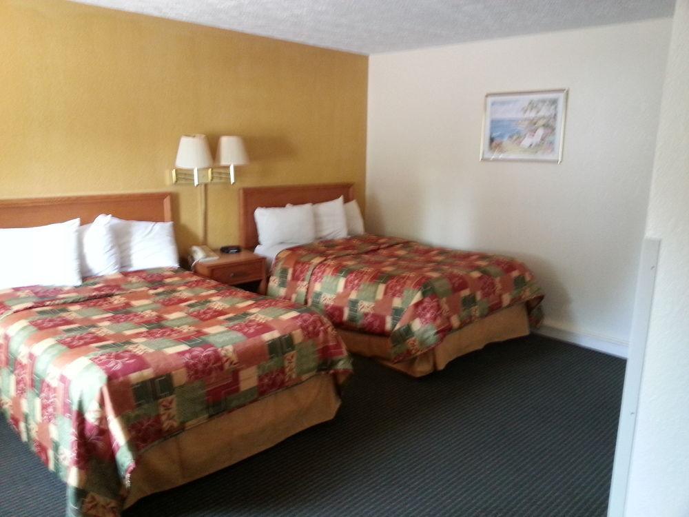Budget Host Inn ساندسكاي المظهر الخارجي الصورة
