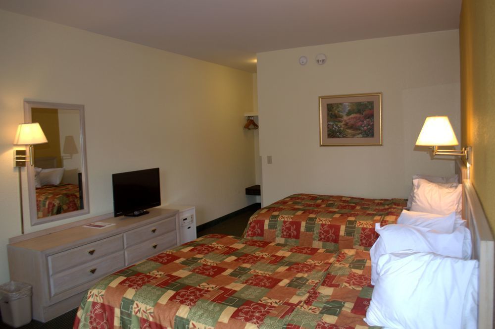 Budget Host Inn ساندسكاي المظهر الخارجي الصورة