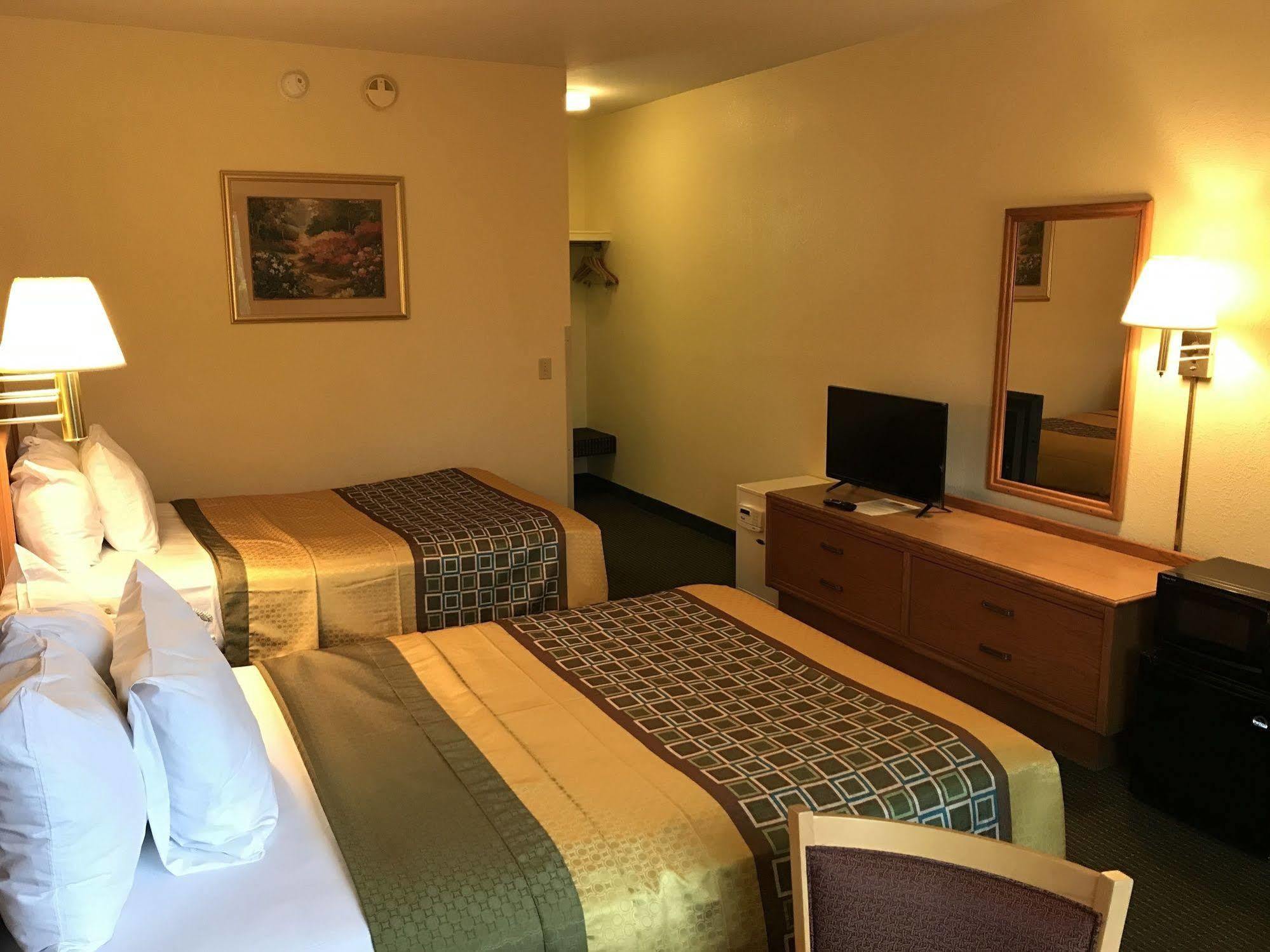 Budget Host Inn ساندسكاي المظهر الخارجي الصورة