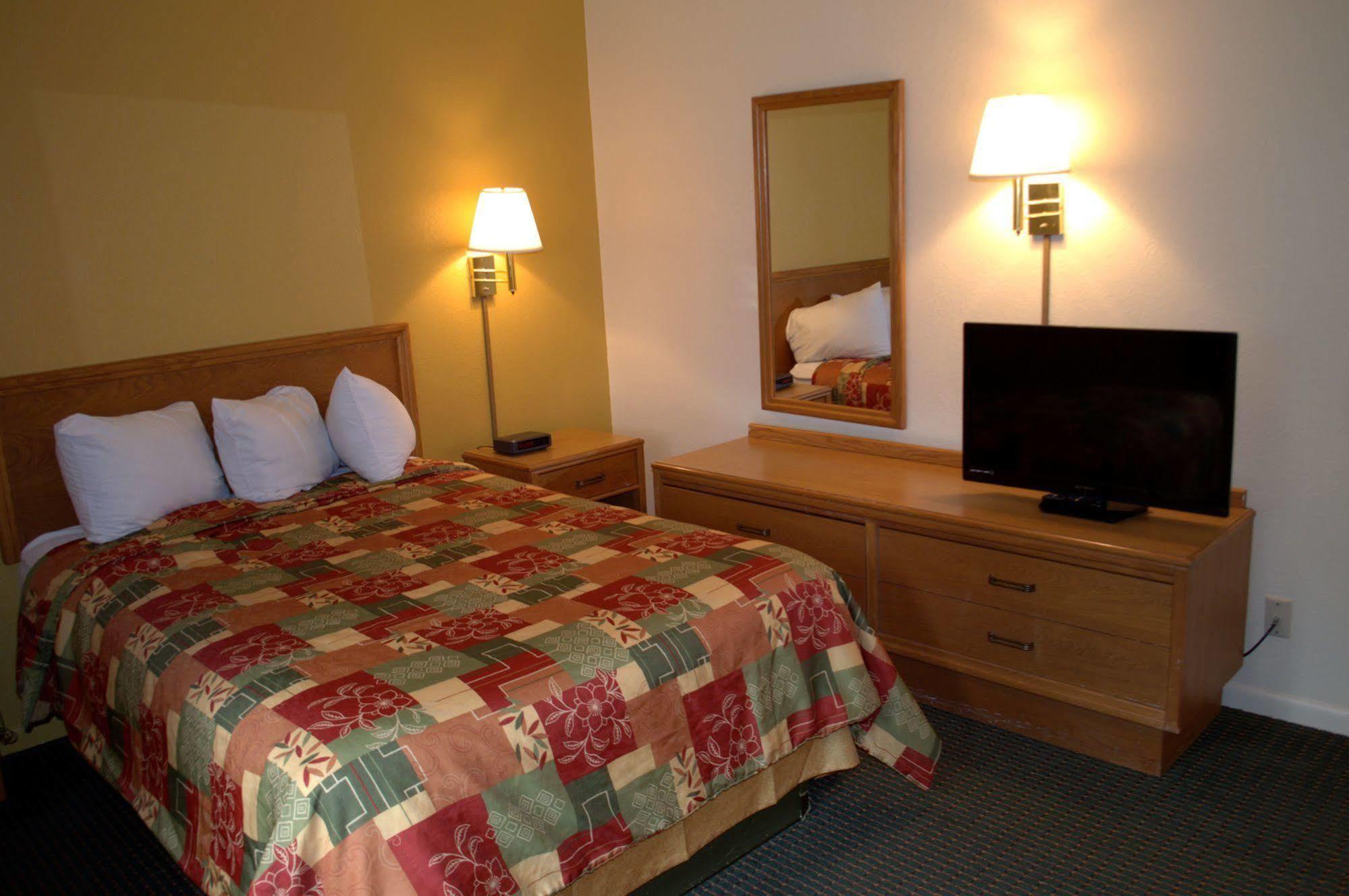 Budget Host Inn ساندسكاي المظهر الخارجي الصورة
