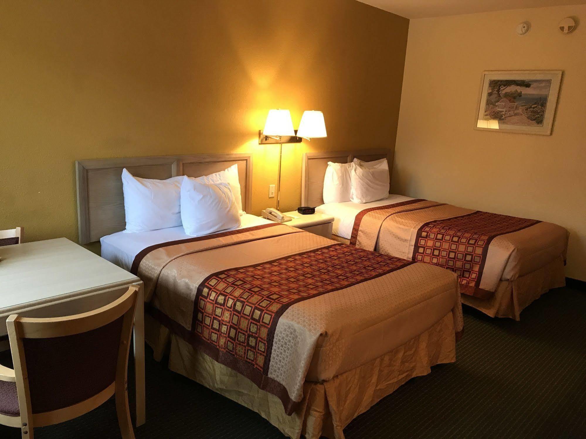 Budget Host Inn ساندسكاي المظهر الخارجي الصورة