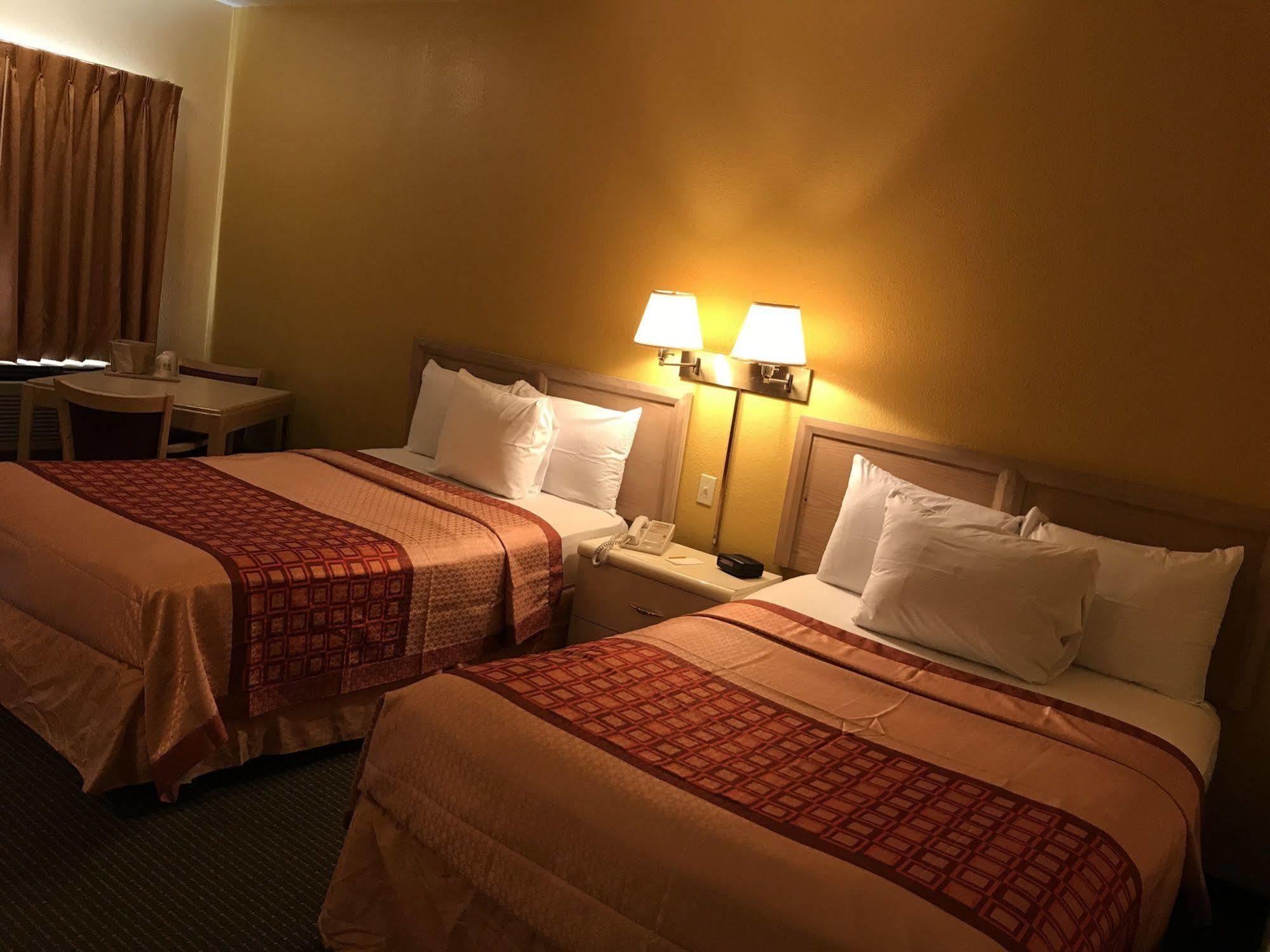 Budget Host Inn ساندسكاي المظهر الخارجي الصورة