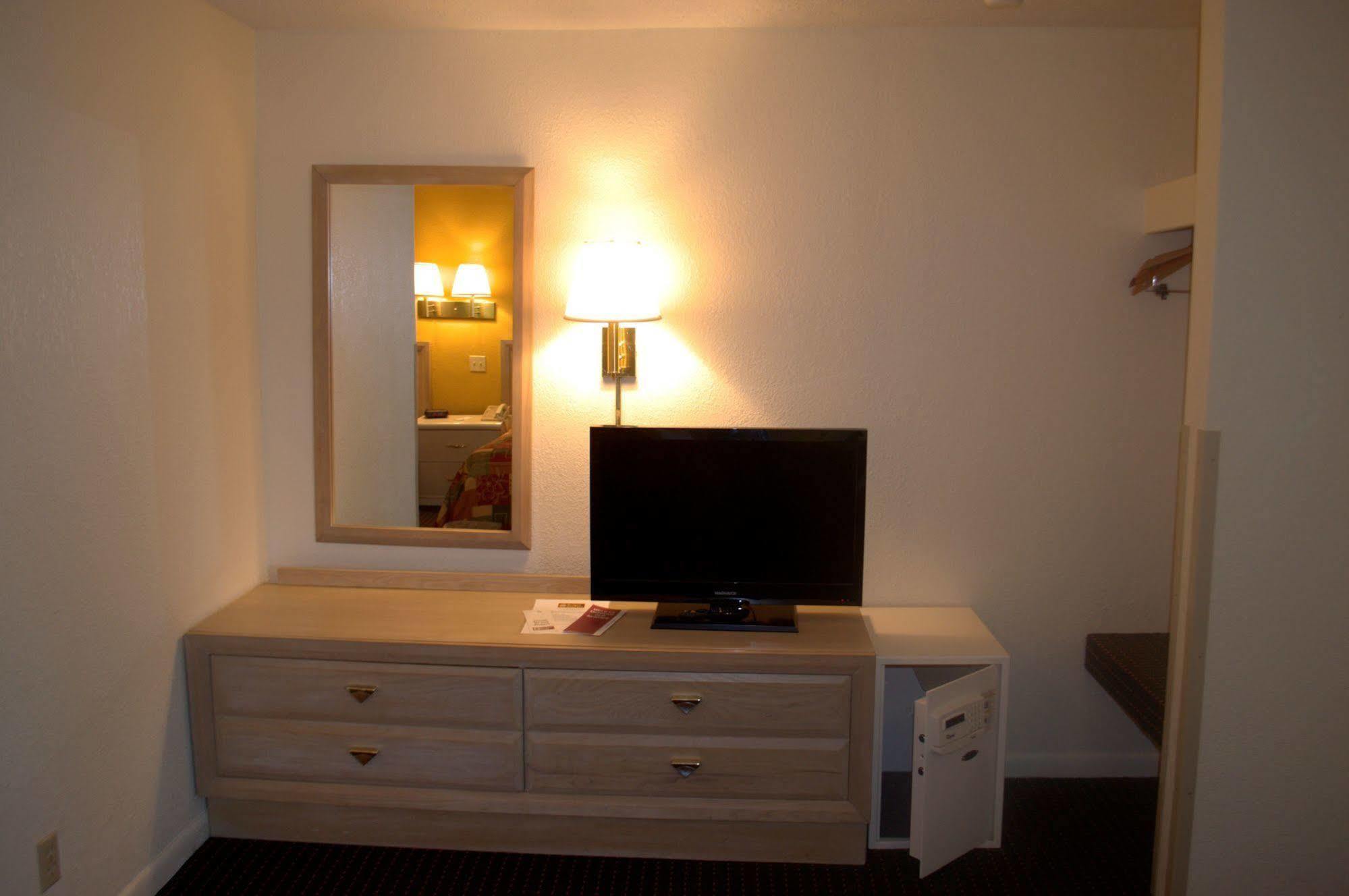 Budget Host Inn ساندسكاي المظهر الخارجي الصورة