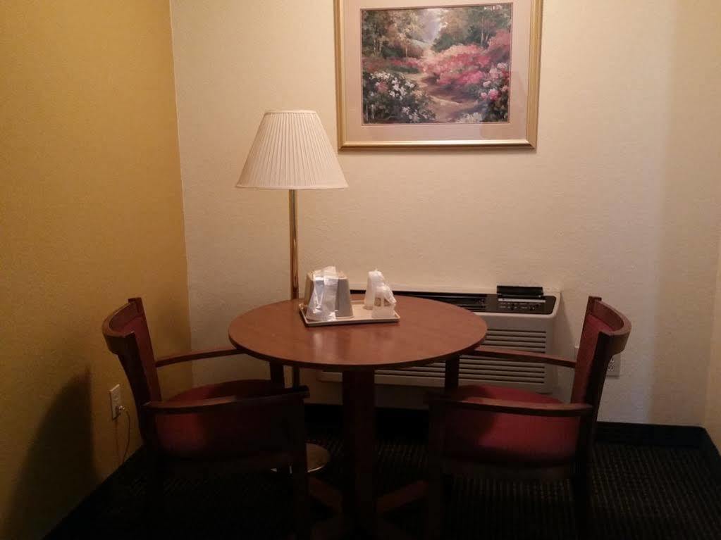 Budget Host Inn ساندسكاي المظهر الخارجي الصورة